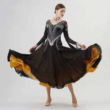 Yeni balo salonu dans ulusal standart modern dans yarışması elbise vals elbise gösterir