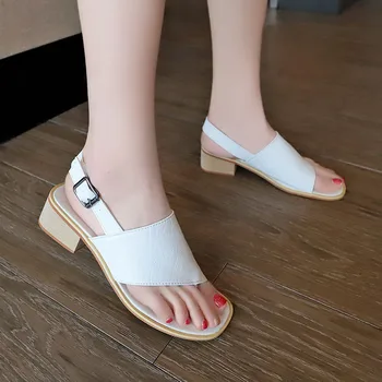 Kadın Sandalet Yaz 2023 Tutam Ayak Kalın Topuklu Sandalet Bayanlar Lüks Beyaz Sandalet Zarif Kadın Deri Düşük Topuk Ayakkabı
